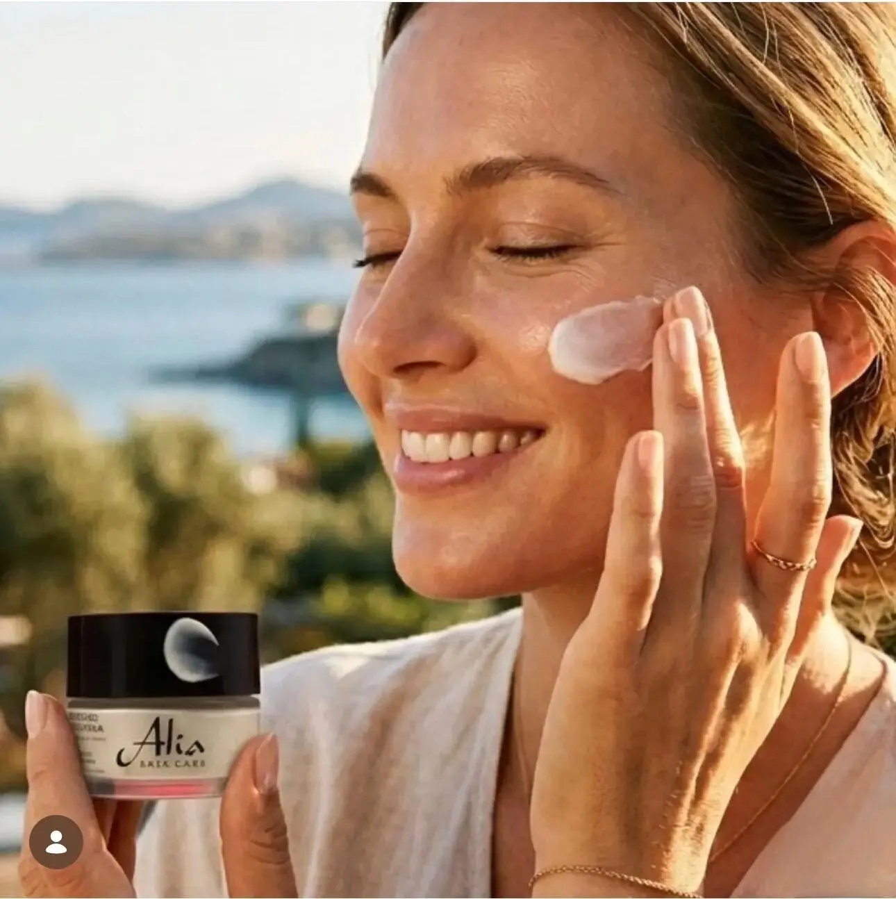 Applying Alia moisturizer